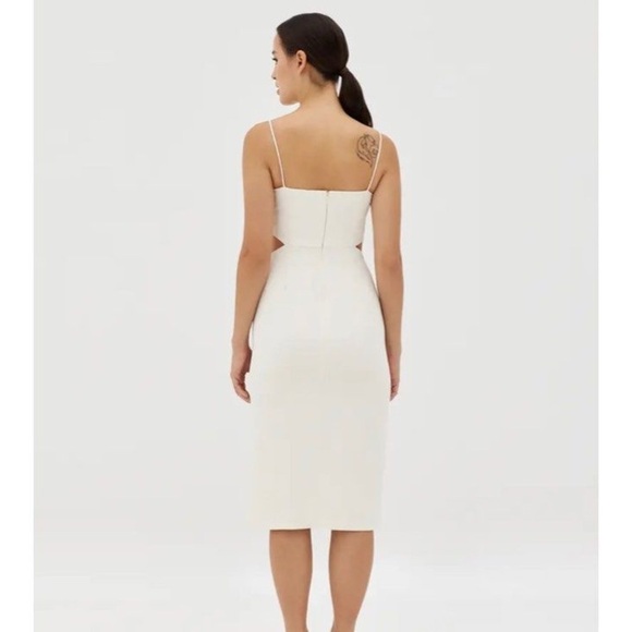 Love bonito side cut out pencil midi dress
Brand: Love Bonito - Picture 2 of 9